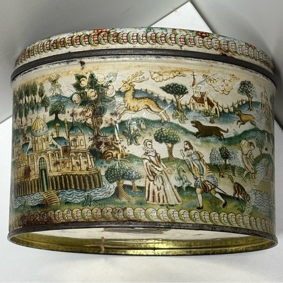 Vintage Peek Freans London, England biscuit tin with medieval hunting scenes - Picture 2 of 11